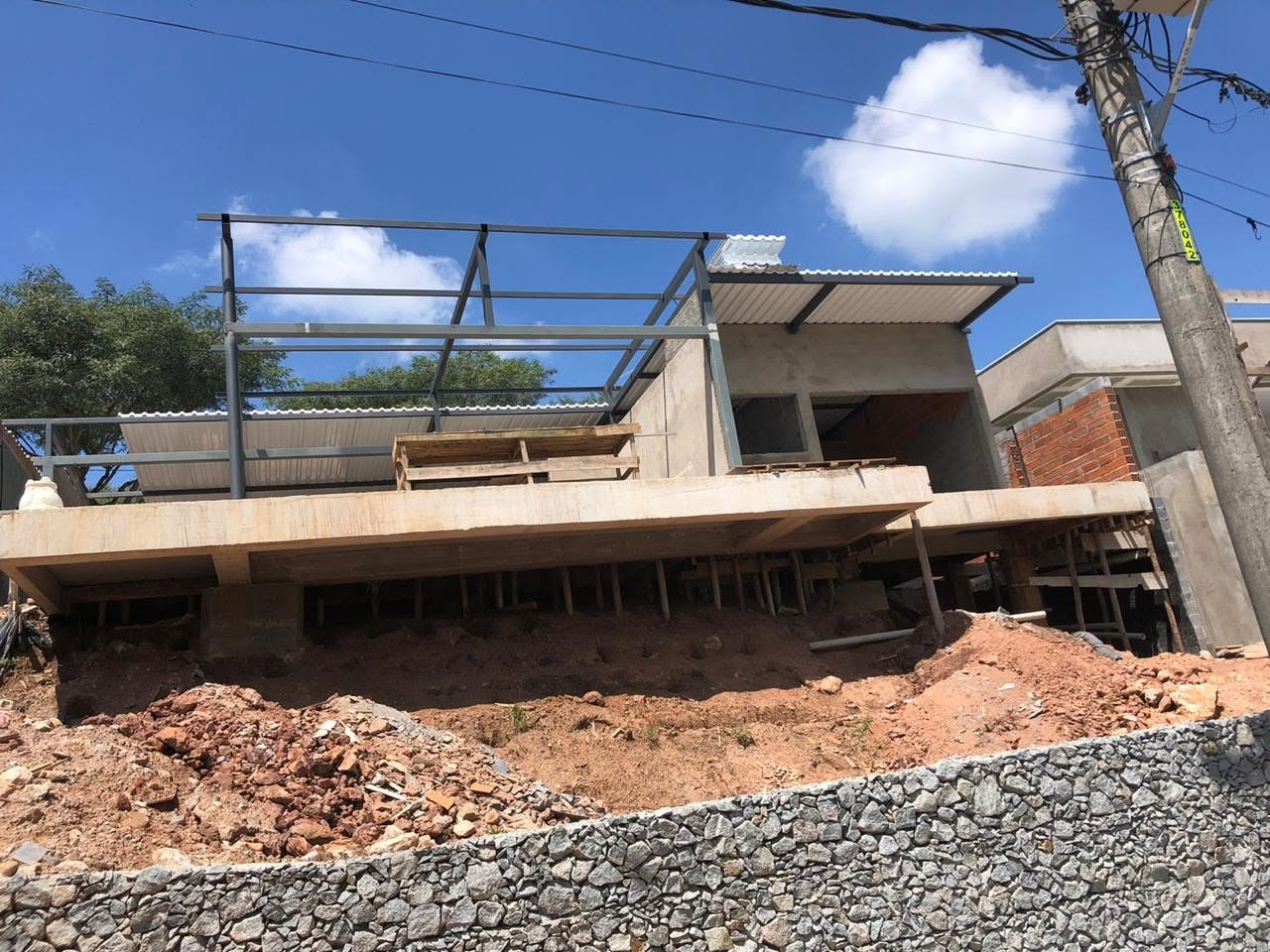 Estrutura metálica em obra — Obras Telhas Brasil